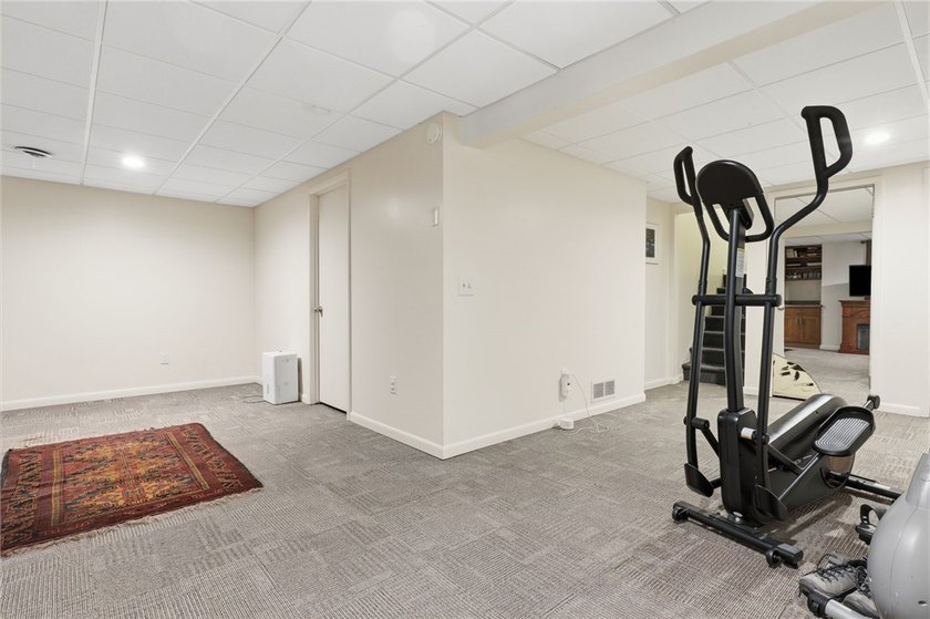 Welcome to 39 Menlo Place! Nestled at the end of a quiet - photo 15