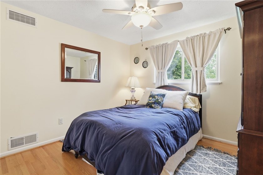 Welcome to 39 Menlo Place! Nestled at the end of a quiet - photo 21