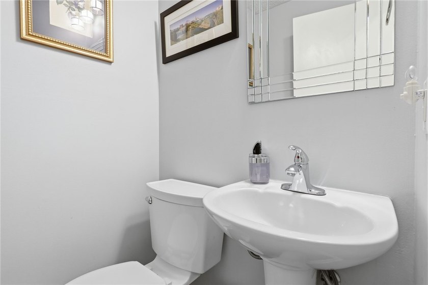 Welcome to 39 Menlo Place! Nestled at the end of a quiet - photo 24