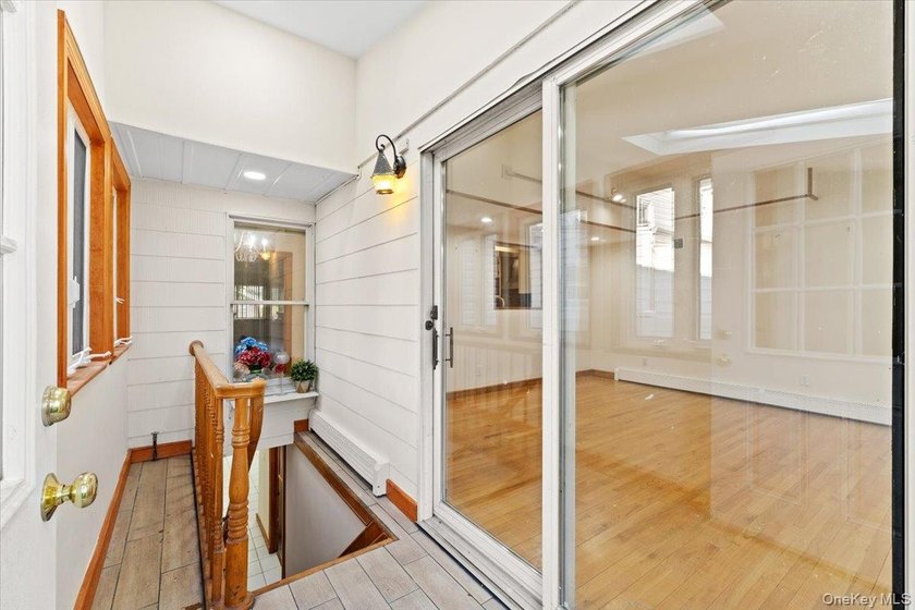Welcome to 3 Franklin Road, a spacious and sun-filled Colonial - photo 25