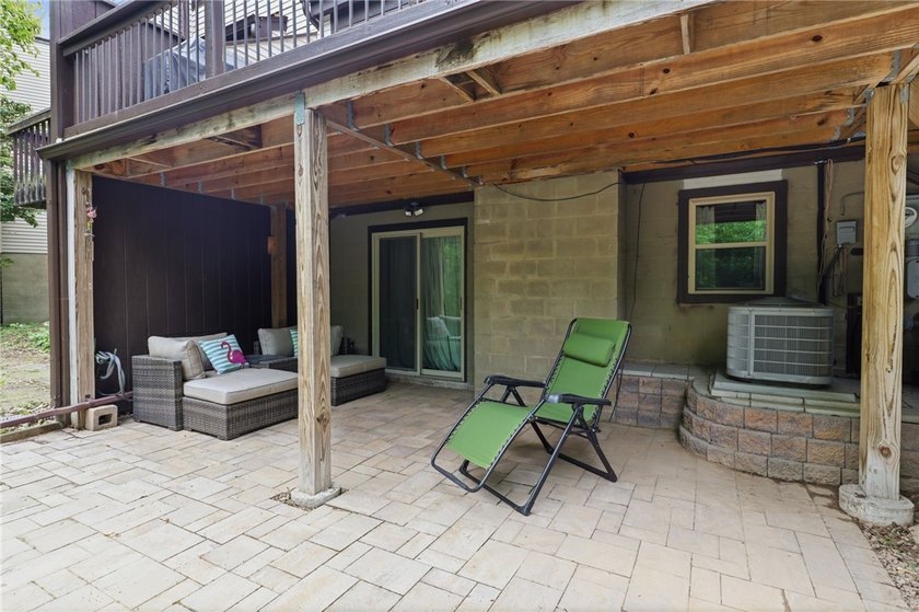 Welcome to 39 Menlo Place! Nestled at the end of a quiet - photo 28