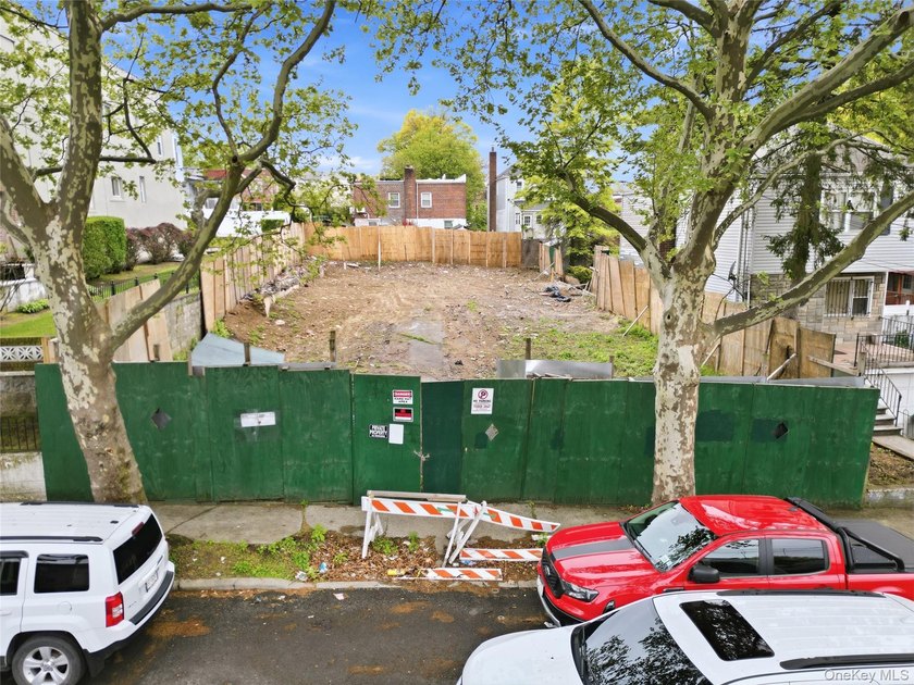 Investors &amp; Developers Dream! Prime Bronx Development - photo 2