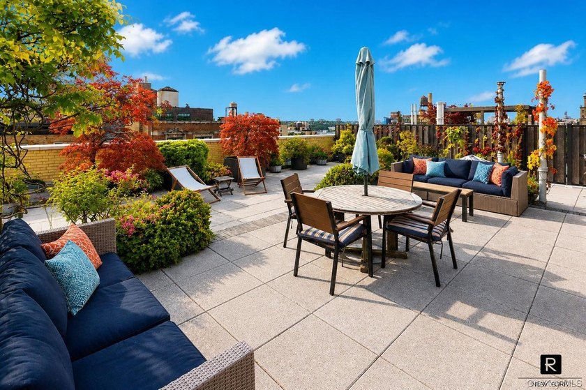 Rare Penthouse Duplex with 2,500 SF of Private Outdoor Space &amp; - photo 2