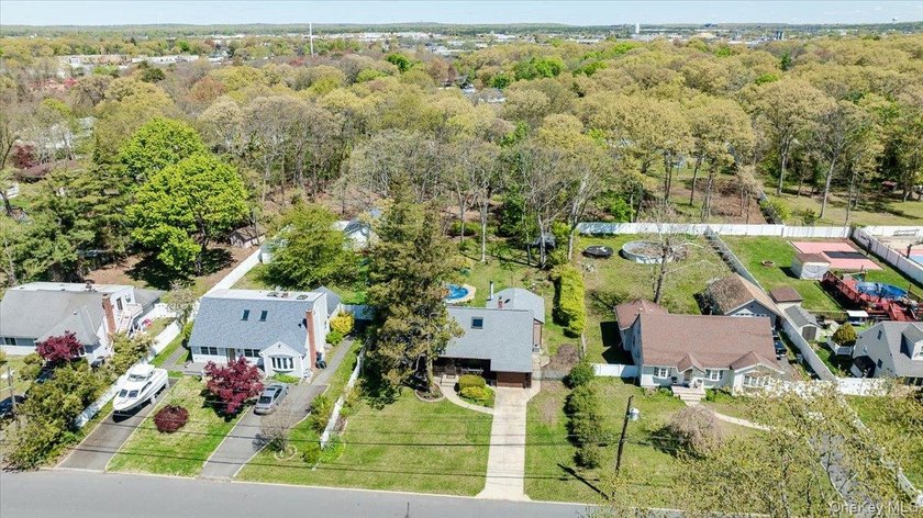 Welcome home to this Charming 3-Bedroom, 1.5-Bath Cape Cod with - photo 33
