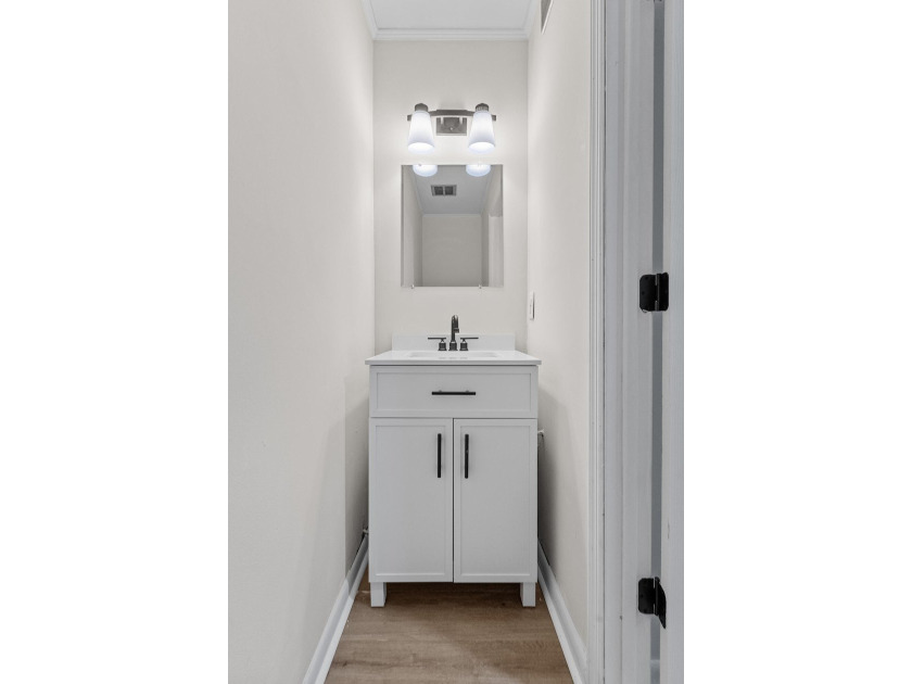 Welcome to 6 Brighton Circle, a beautifully renovated end-unit - photo 25