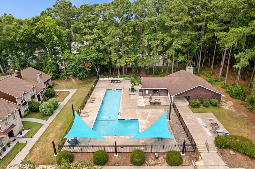Welcome to 6 Brighton Circle, a beautifully renovated end-unit - photo 31