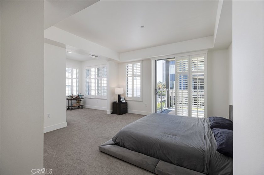 Welcome to 150 The Promenade N #202, a fully renovated - photo 4