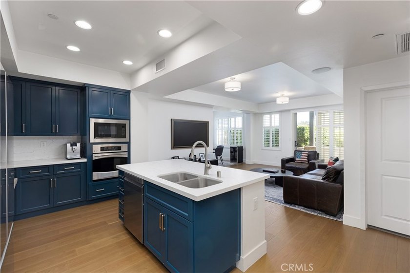 Welcome to 150 The Promenade N #202, a fully renovated - photo 8