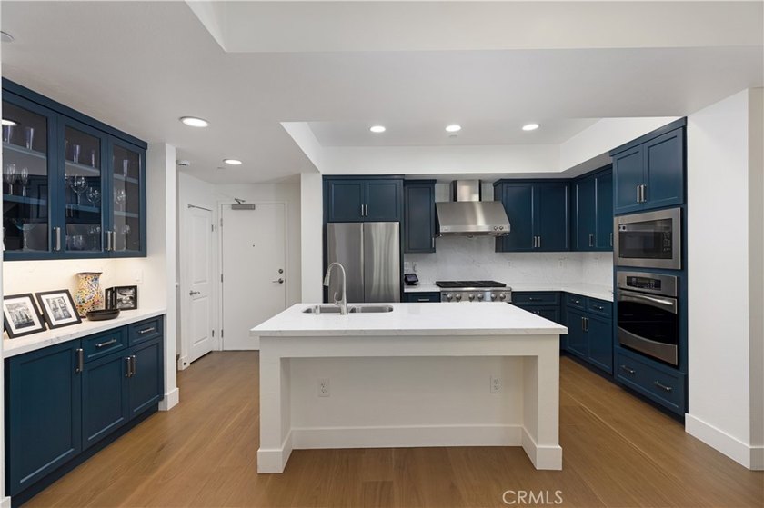 Welcome to 150 The Promenade N #202, a fully renovated - photo 9