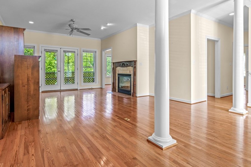 Lakefront Living at Its Finest - Nestled in the prestigious - photo 22