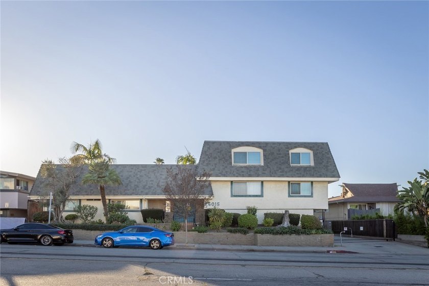 Welcome home to this rare and beautifully remodeled 2-bedroom - photo 29
