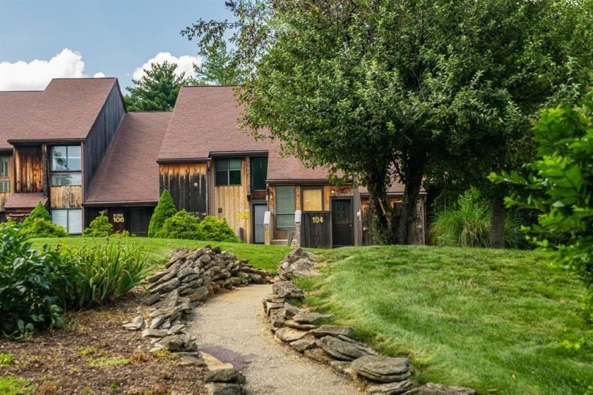 9584 South Pointe Lasalles Drive, Bloomington, IN 47401, 1757014