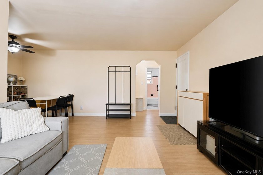 Welcome to this beautifully maintained and sun-filled 1-bedroom - photo 4