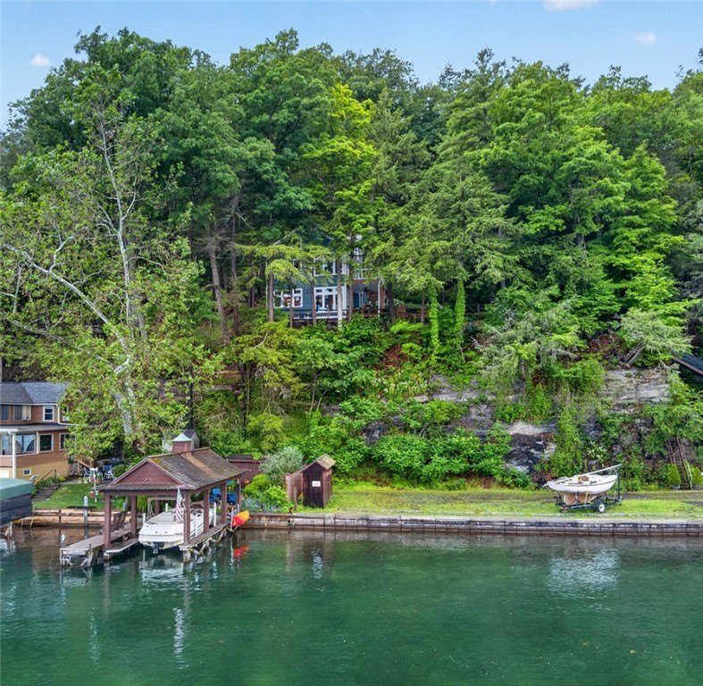 The Ultimate All-Season Lake Home. Custom 4 BR, 3.5 Bath, 2426 - photo 2