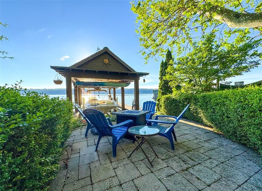 The Ultimate All-Season Lake Home. Custom 4 BR, 3.5 Bath, 2426 - photo 3