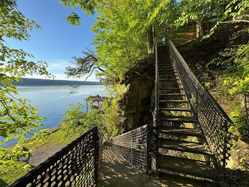 The Ultimate All-Season Lake Home. Custom 4 BR, 3.5 Bath, 2426 - photo 8