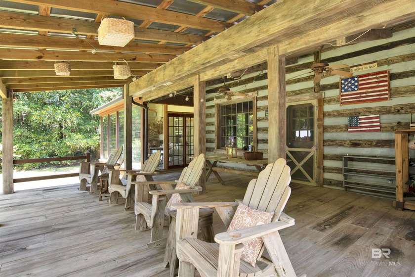 Located in the Montrose area of Fairhope. This one-of-a-kind - photo 3