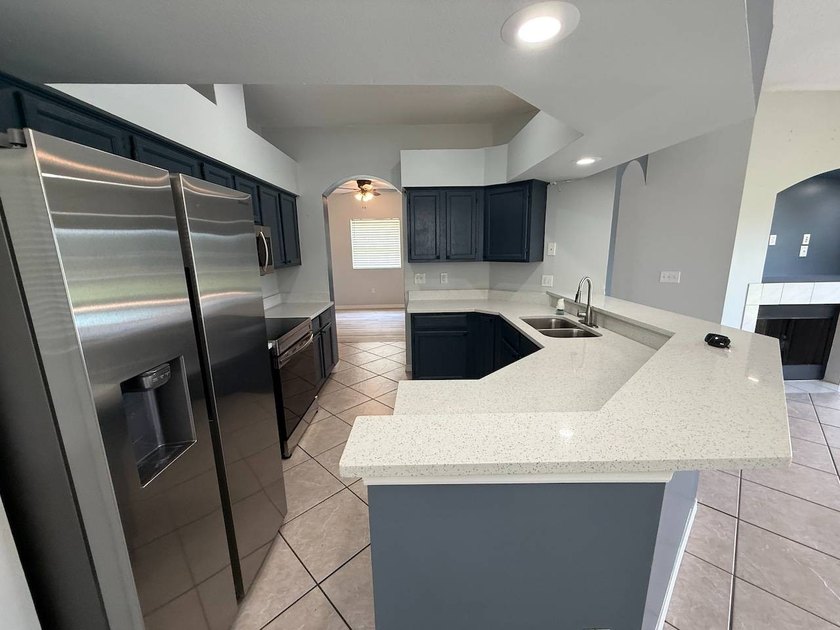 3 Bedroom, 2.5 bath, 2 story home with a 3 car garage in - photo 8
