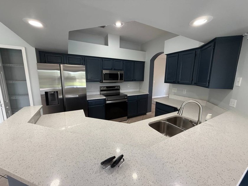 3 Bedroom, 2.5 bath, 2 story home with a 3 car garage in - photo 9