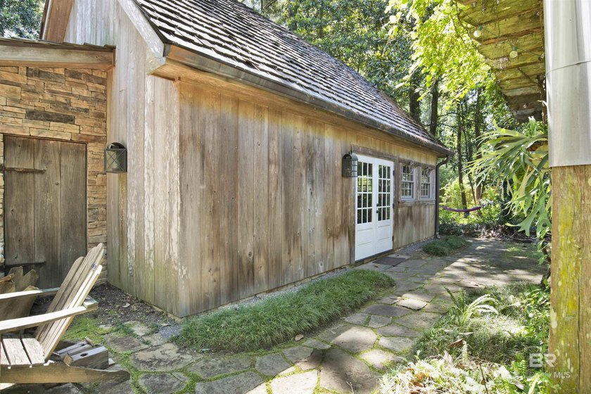 Located in the Montrose area of Fairhope. This one-of-a-kind - photo 10