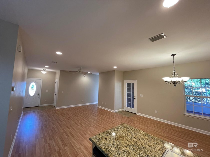 Newly painted beautiful home conveniently located on corner lot - photo 3