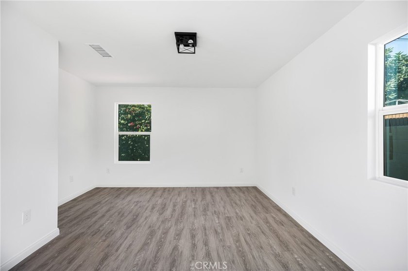 Great Lakewood Village Location. Single Family Residence with a - photo 25