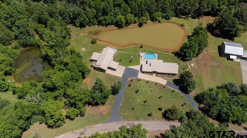 Custom steel-frame home with guest quarters, shop, pool, pond &amp; - photo 44