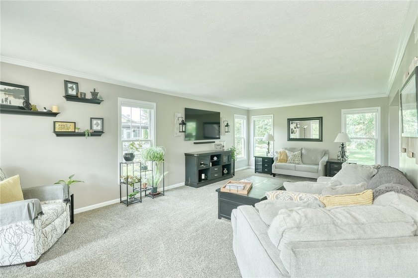 CURB APPEAL! A GREAT FRONT PORCH! A BACKYARD YOU'LL NEVER WANT - photo 4