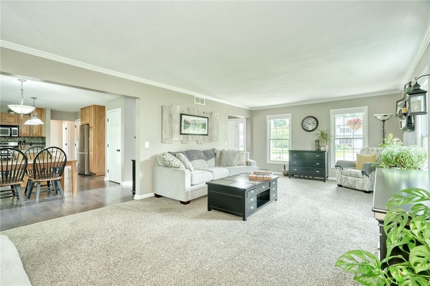 CURB APPEAL! A GREAT FRONT PORCH! A BACKYARD YOU'LL NEVER WANT - photo 6