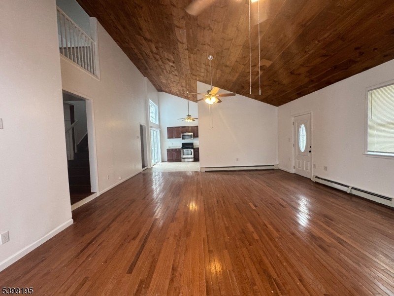 Welcome to 252 Wiscasset in Vernon, NJ. This spacious, lightly - photo 4