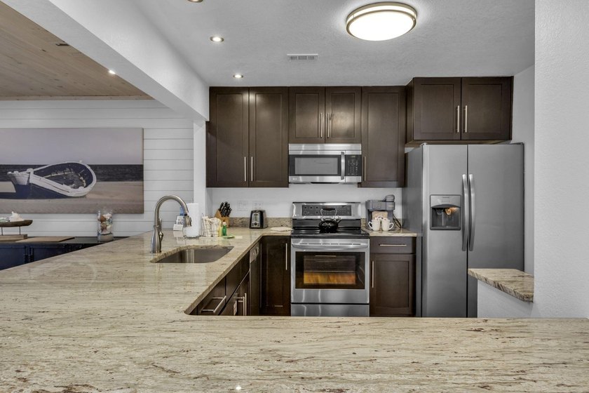 Fully renovated and rental ready 3BR 2.5BA lakefront condo in - photo 3