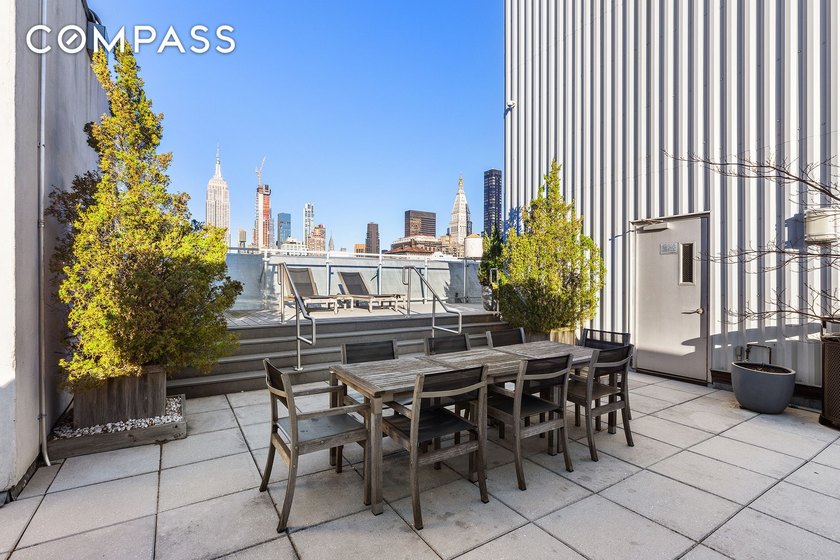 This exquisite triple-mint residence enjoys a semi-private - photo 13