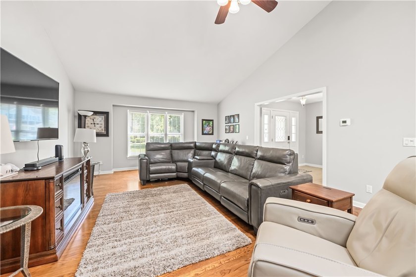 Tucked away on a private cul-de-sac in the highly desirable West - photo 4