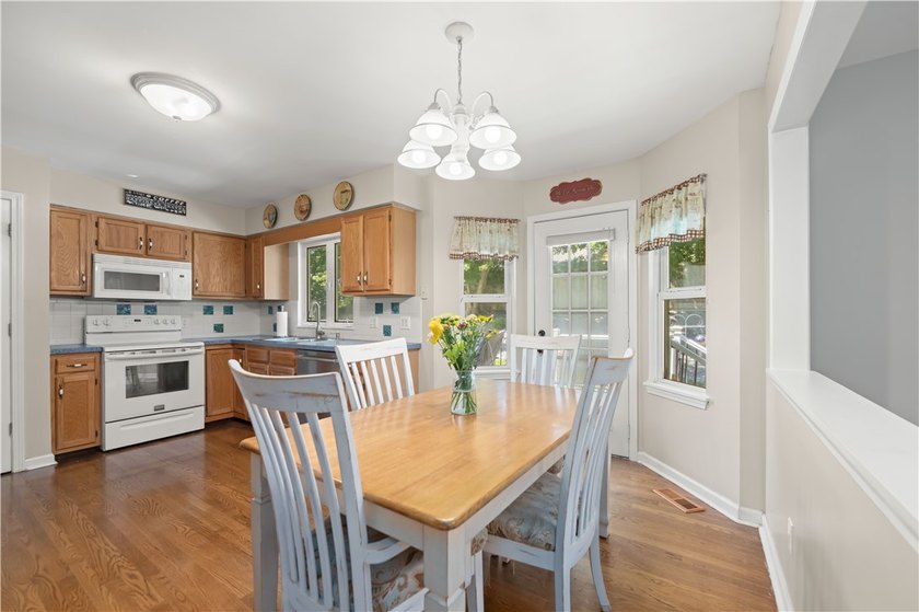 Tucked away on a private cul-de-sac in the highly desirable West - photo 10