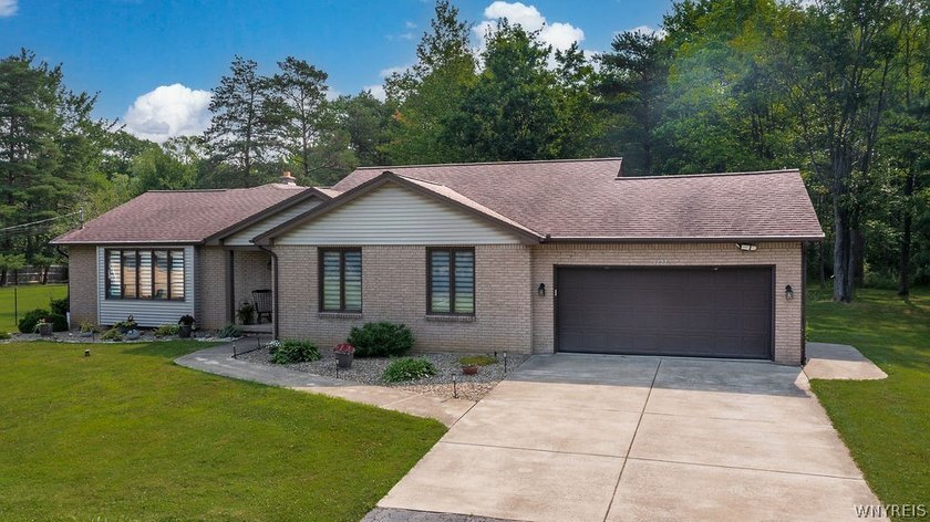 Showings start Thursday July 16 at 9:00 am with negotiations - photo 2