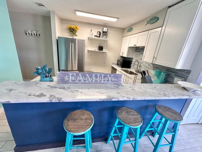 Rare Find 2 Bedrooms 2 Bathrooms (full size) + Laundry Room - photo 4