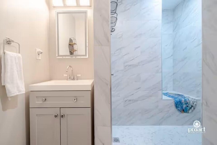 Rare Find 2 Bedrooms 2 Bathrooms (full size) + Laundry Room - photo 10