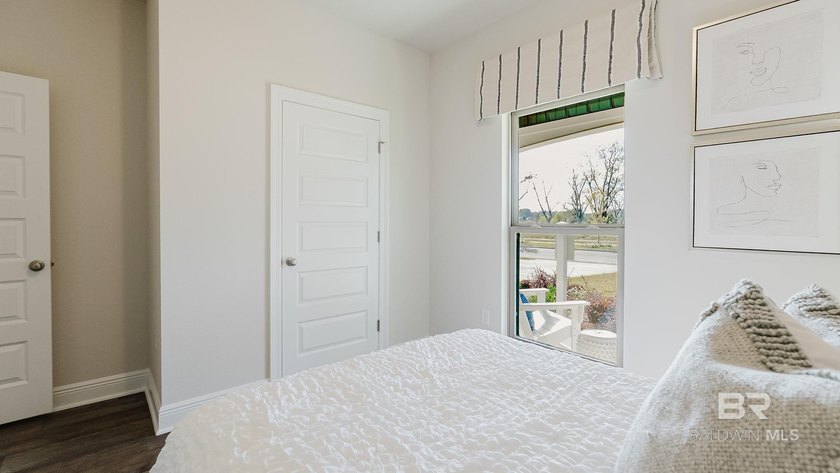Welcome to 13681 Redhead Lane in Tealwood Estates, where - photo 8