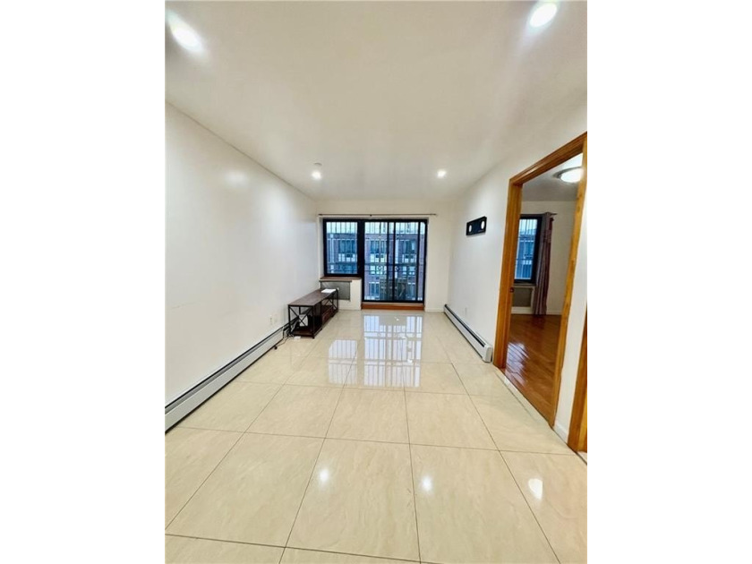 Welcome to this well-maintained elevator condo located in - photo 3