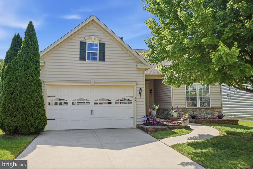 WELCOME HOME TO 34 VIRGINIA DRIVE! Rarely offered 2 story home - photo 41