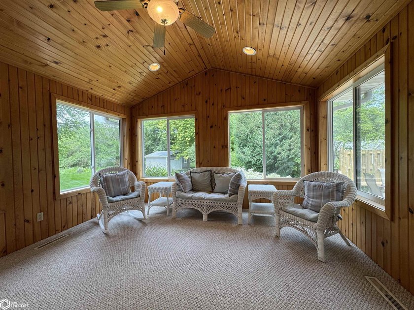 This one has it ALL! Enjoy quiet cul-de-sac living with room for - photo 15