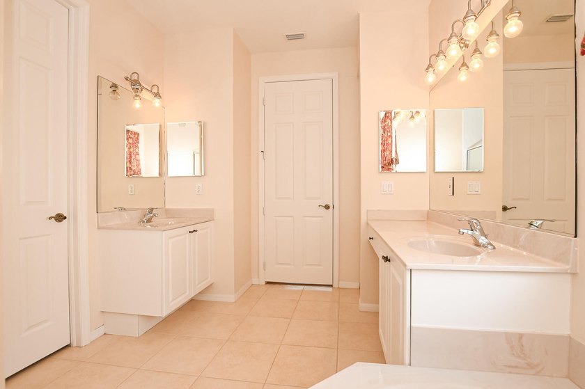 Beautiful home in Lake Forest at St Lucie West with lovely Lake - photo 19