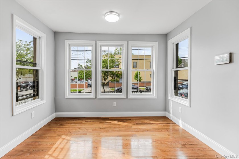 Beautifully renovated 3 bed, 2/1 bath home offering bright and - photo 4