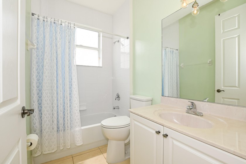 Beautiful home in Lake Forest at St Lucie West with lovely Lake - photo 24