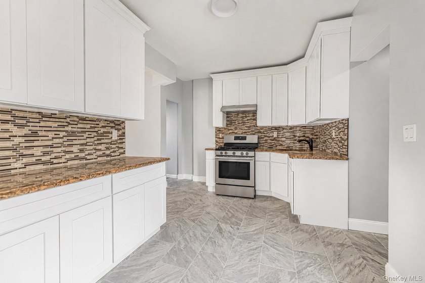 Beautifully renovated 3 bed, 2/1 bath home offering bright and - photo 8