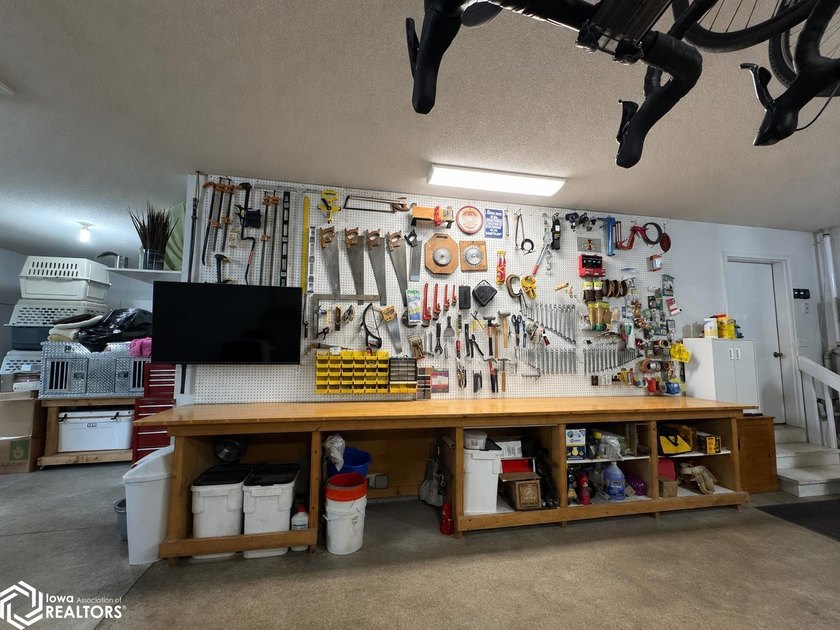 This one has it ALL! Enjoy quiet cul-de-sac living with room for - photo 31