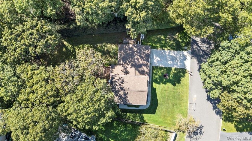 Welcome to Miller Place! This spacious 4-bedroom colonial offers - photo 38