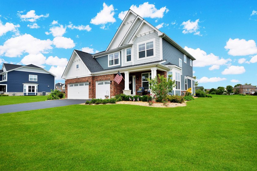 This beautifully maintained residence located on a picturesque - photo 5