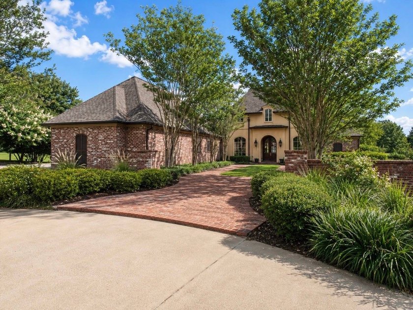 A rare private waterfront estate tucked inside Twin Cedars. Set - photo 3