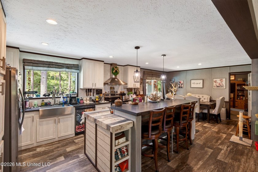 Escape to your own private outdoor paradise with this 3-bedroom - photo 24